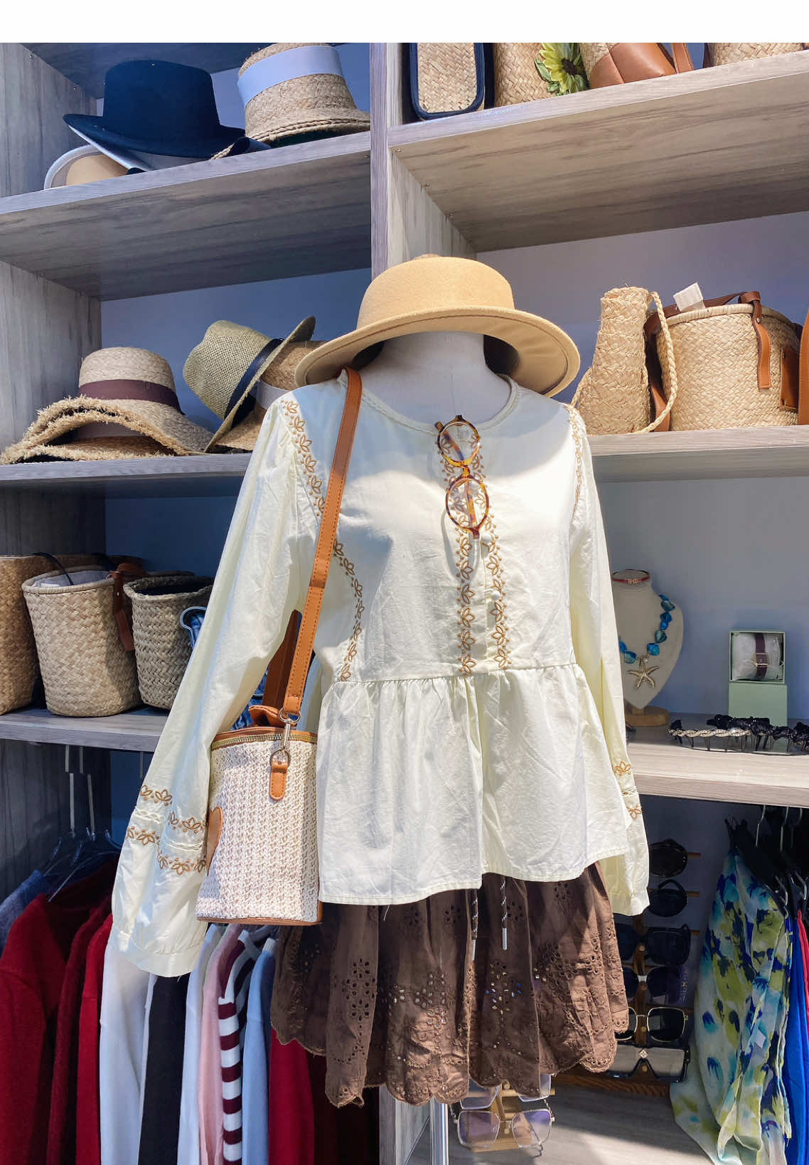 Có sẳn tại shop em ạ 🫶 🎊  THẢO room  🎊                                                                       📍 : 80:Trần Nguyên Hãn, Mỹ Long, Long Xuyên, AG                                                                                                                                                                                                                                                        ⏰: Giờ mở cửa: 09h - 21h hàng ngày                                                    ✅: Ghé page để xem hàng mới mỗi ngày nha nàng                      🌐: https://www.facebook.com/