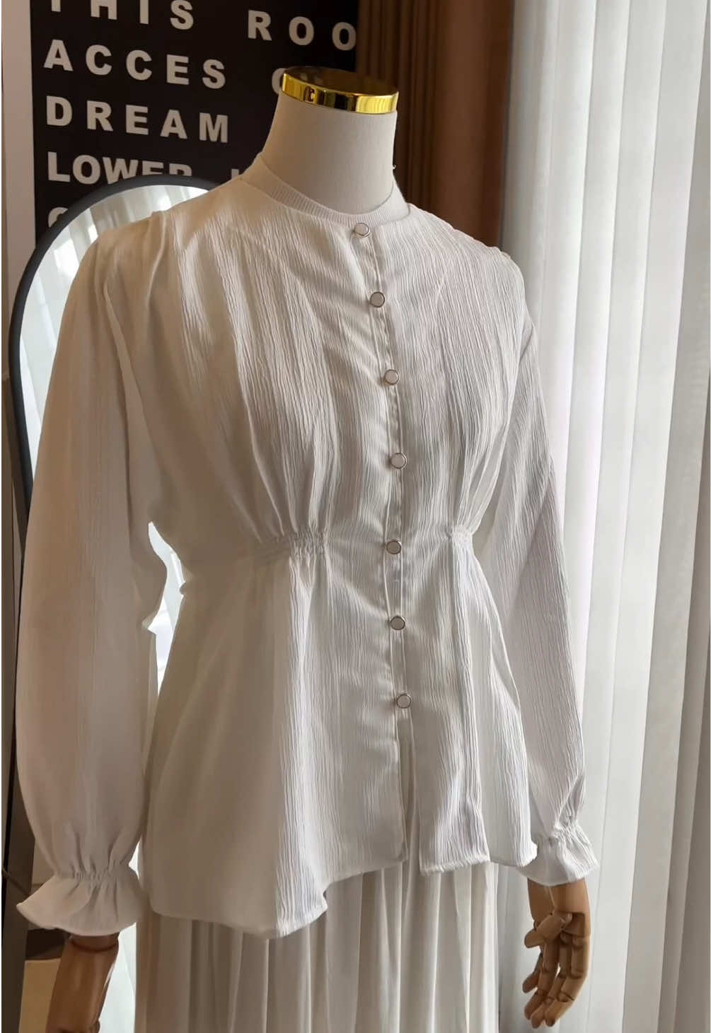 Mika shirt broken white😍✨Blouse cantik elegan‼️ Limited stock, jangan sampai kehabisan🫣 #blousecantik #blouselucu #blouseworthit #kemejacantik #kemejaootd #nena 