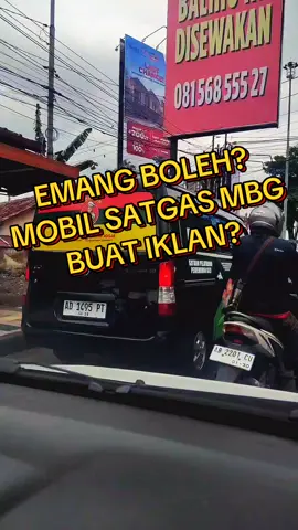 MOBIL BERLOGO SPPG BUAT IKLAN?  siang ini ketemu mobil SPPG di pi tu depan berlogo SPPG (saya coba shoot zoom tapi ketutup kendaraan lain)  ketemu mobil ini di perempatan Denggung Sleman 30 September sekitar pukul 11.30. dari belakang seperti wajar mobil dengan branding pada umumnya, tetapi ternyata saya dekati dari samping ada tulisan Satuan Pelayanan Pemenuhan Gizi, dan di pintu depan tertempel Sticker Logo SPPG.  pertanyaan nya, apakah boleh mobil tsb dilakukan branding? apakah milik pribadi yang dipakai untuk operasional SPPG atau bagaimana?  siapa tau ada yang lebih paham, bisa jelasin dikomentar ya, apakah boleh seperti ini.  #MBG #keracunanmbg  #fyppppppppppppppppppppppp #jogja #jateng 