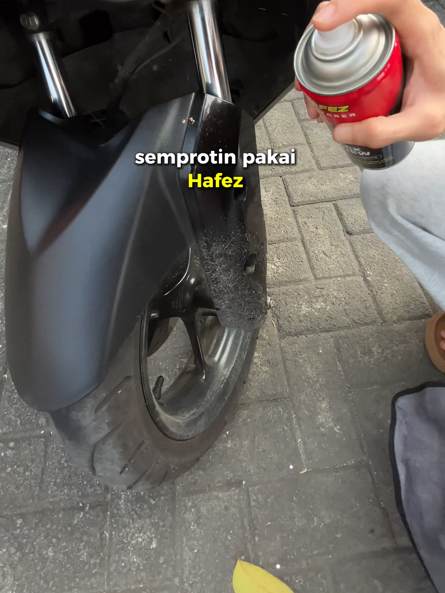 Emang paling bener kalo motor kinclong tuh bakal bikin orang salfok! Sooo gas nih di keranjang kuning biar motor kita bisa kinclong bareng😎🤙 #Hafez #hafezrestorer