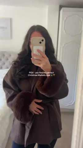 How stunning is this coat girls 😍  #wintercoat #winteroutfit #winterfashion #winteroutfits #autumnoutfits 