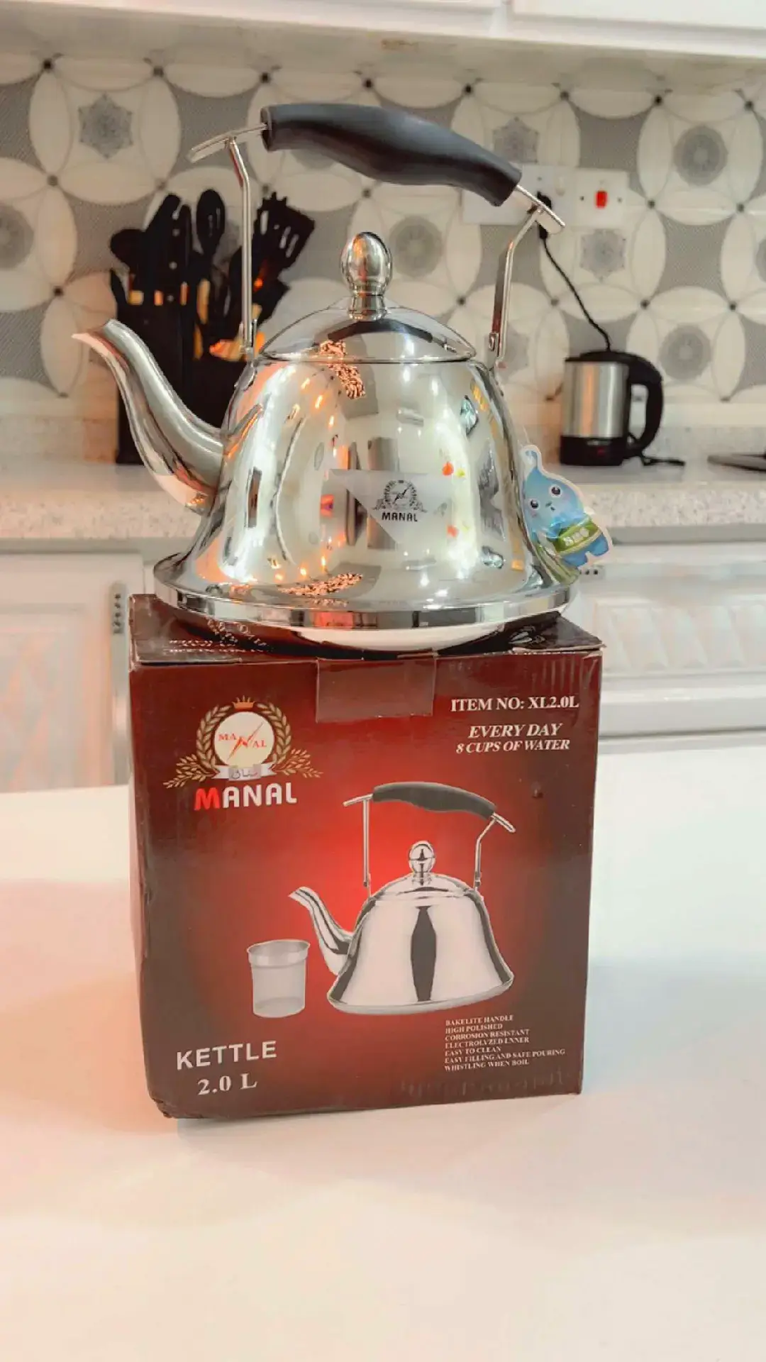 ، kettleقوري /كتلي   من ماركه منال  manal السعه 2,0Lلتر  رقم الموديل XL2'0L ماده التصنيع High Quality Stainless Steel (ستانلس ستيل عالي الجودة)