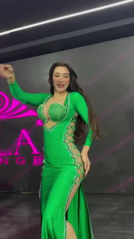 اللي عاجبني فيك مفيش اتنين زييك🎼🖤#fyp #reels #reels #bellydancequeens #bellydancequeens 