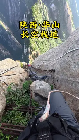 du lịch Trung Quốc xem mà run hết cả chân, đứa nào sợ độ cao thì đừng xem nhé 🤣 #douyin抖音 #thuthach#leonui#xuhuong 