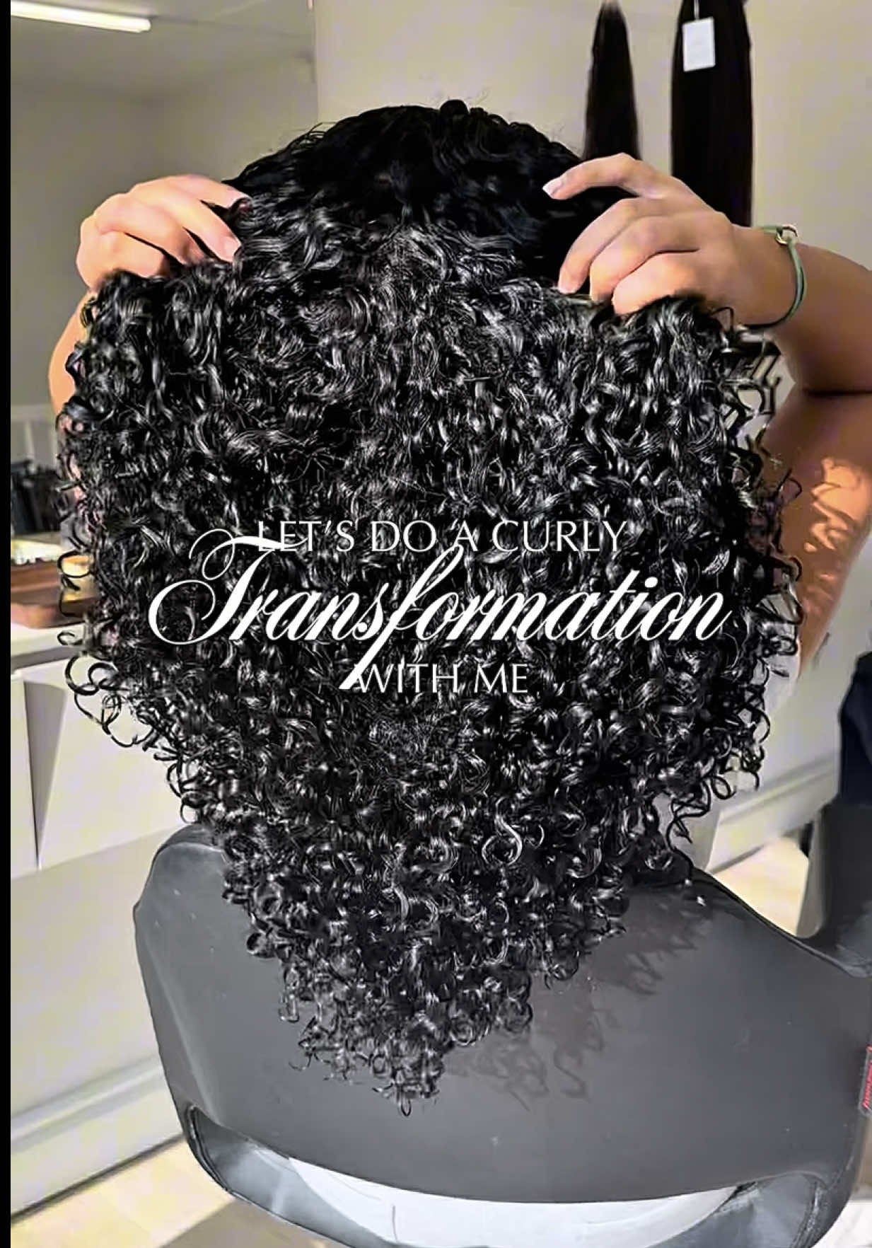 Curly girls do it best 🥰 @byserenitysalome  #salonrotterdam #curlyextensions #curlymicrolinks #microlinksatl #fyp 