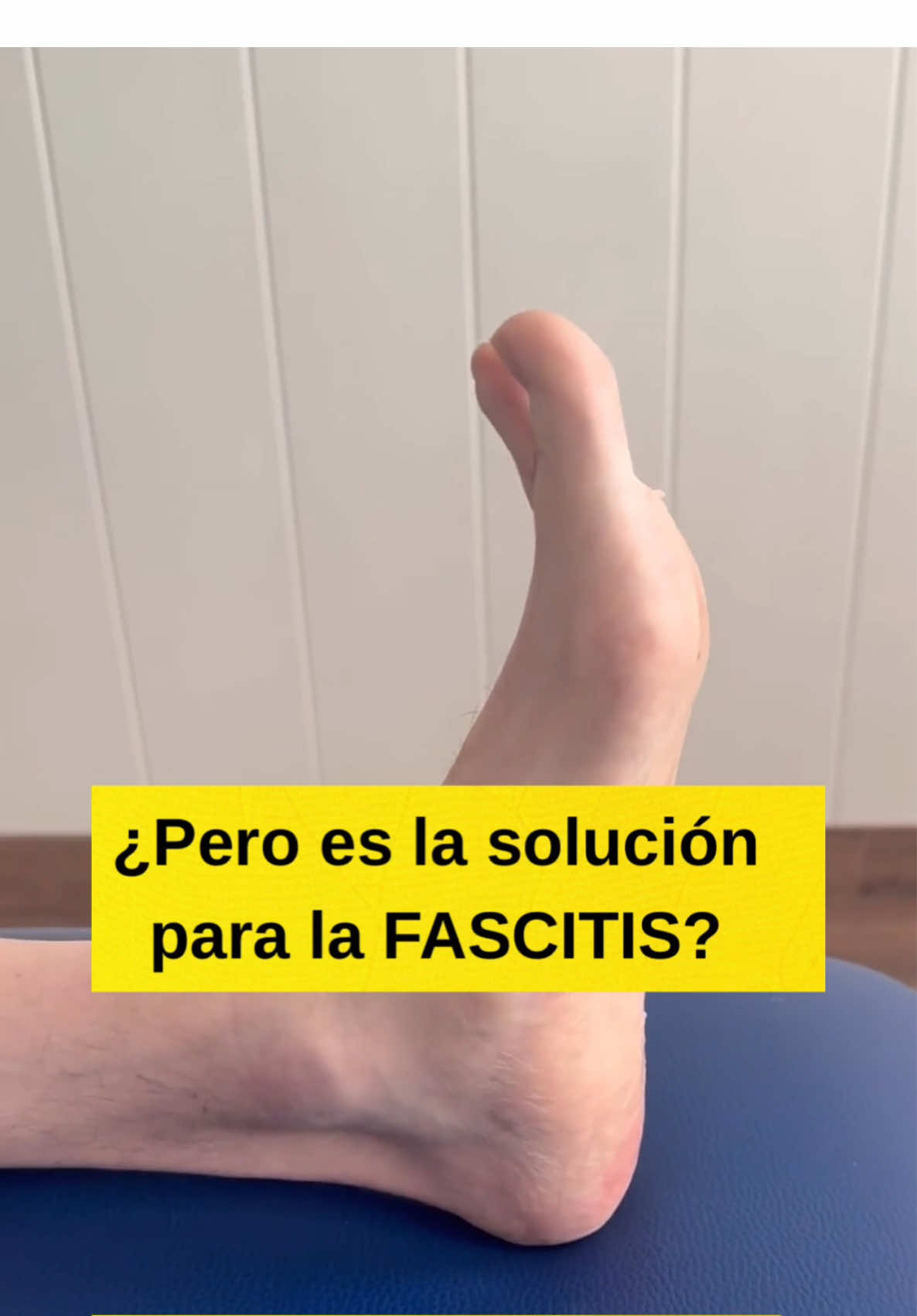 ⚠️¿Cirugía de gemelo para el dolor de talón? 🤔 Muchos pacientes reciben esta indicación… ¡aunque su movilidad sea normal!  ⚠️La ciencia es clara: en el 80-90% de los casos el dolor de talón mejora sin cirugía durante el primer año. ✨ No dejes que una cirugía mal indicada te cambie la vida para peor. Tu dolor de talón tiene solución, y muchas veces sin bisturí.🔪 Da el primer paso hacia un tratamiento seguro y efectivo. 📞 Llámanos al 616 05 61 55 o mándanos un WhatsApp ahora mismo. #talon #biomecanica #especialistasentalon #espolon #pie