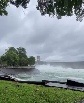 thác bà - yên bái ( cũ) Lcai mới , xả nước