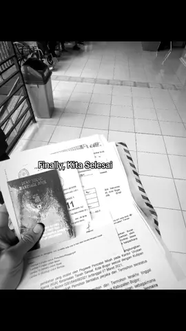 Jika dulu aku mendapatkan buku ini dengan kebahagiaan,sekarang aku mengembalikan buku ini depan penuh keikhlasan. #cerai #dudamuda 