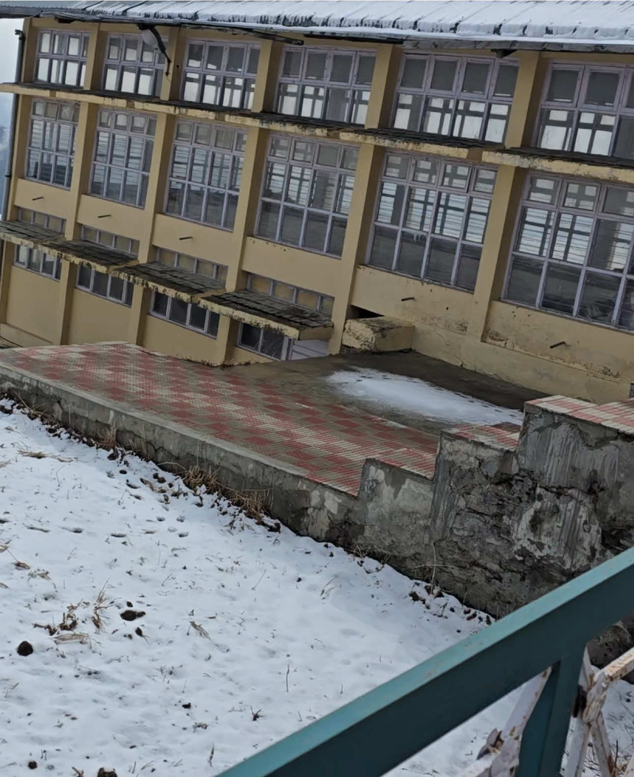 Kufri is a resort hill station in the district of Shimla, India. It is located 20 km (12 mi) from the state capital Shimla on the National Highway. 📌 Kufri, India. #TikTokTainment #FashionTok  #WhatToWear #ice #shimla @For You @TikTok 