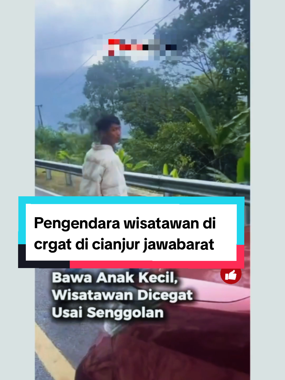 Keributan di jalan gegara senggolan di cianjur selatan Viral!Sebuah video keributan di wilayah Naringgul, Cianjur Selatan, viral di media sosial setelah diunggah akun TikTok synfamm pada Sabtu (27/9). Dalam rekaman tersebut,tampak wisatawan yang hendak menuju kawasan pantai terlibat cekcok dengan pengendara lain di jalan yang berkelok.  Kronologi bermula saat terjadi senggolan kendaraan. Perselisihan itu kemudian memicu pencegatan di tengah jalan. Warga sekitar sempat melerai, namun ketegangan belum berakhir.  Pengemudi mobil yang juga merekam video diketahui tengah membawa dua anak kecil memilih tancap gas untuk mencari Polsek terdekat. Namun, di perjalanan kembali dihadang oleh pelaku. Perekam video meminta agar pelaku diberikan hukuman tegas supaya kejadian serupa tidak terulang kembali, khususnya di jalur wisata yang kerap dilalui banyak keluarga. source news: metropolitanid #Keributan #cianjurjawabarat  #wisatawandicegat #kriminal #Begal 
