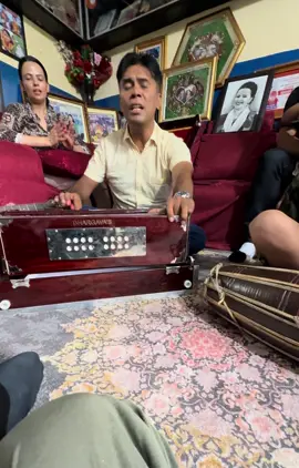 हाम्रो परिवारको एवरग्रीन मस्तीपूर्ण दशैँ सुरु भइसकेको छ। यसै रमाइलो भिडियोसँगै सम्पूर्णमा विजया दशमीको शुभकामना व्यक्त गर्दछु। ईश्वरको भरिपूर्ण आशीषले तपाईँहरूको जीवनमा सधैं खुशी र उमंगको माहोल रहोस्। #creatorsearchinsights #prakashdipgaire #sushilakattelgaire  #bijayadipgaire 