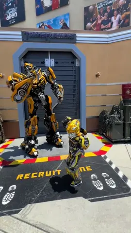 Transformers: Hilarious Moments at Universal Studios😂👀#funny #UniversalStudios #Transformers #franchise #Megatron #universalstudioshollywood #hollywood #themepark #foryoupage #fyp #fypシ #tiktok #foryou #lol 
