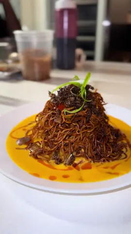 Mushroom Chow Mein 😮‍💨 Thur-Sat 6pm - 10pm. 412 S Main #fyp #memphis #theartisttable #veganfood #mushroom 