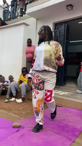 Serving looks straight from the pavement  #streetwearfashion #streetwear #StreetStyle 