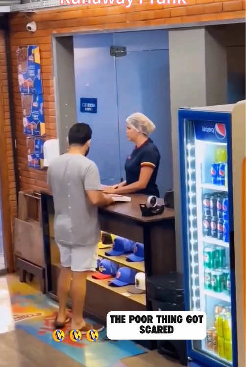 Pretending to run without paying #reels #pranks #Machigoldpranks #viral