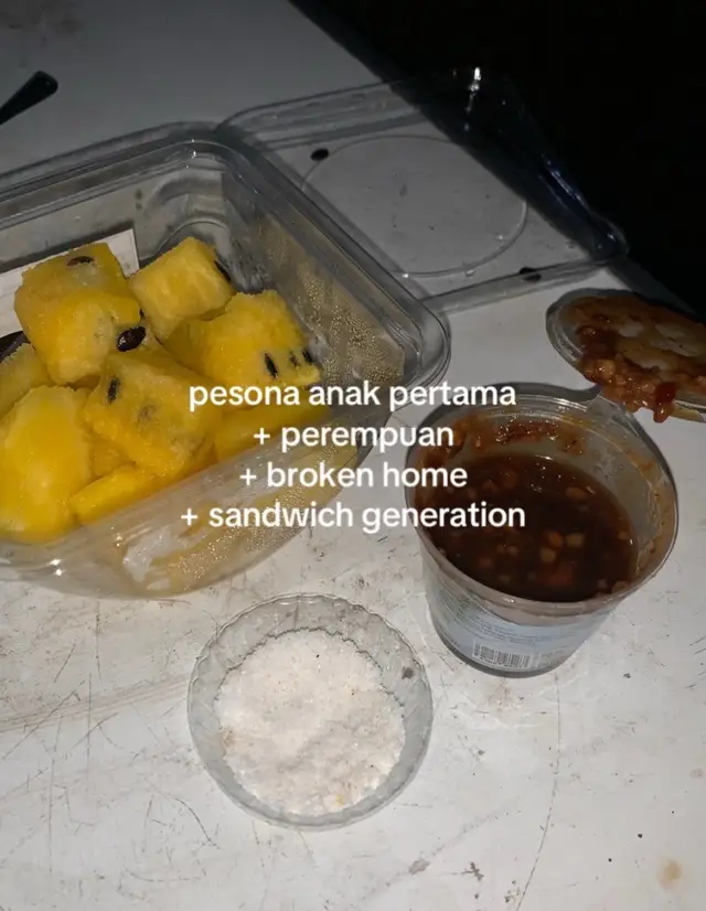 mau gaji segede apapun, kalau masih harus menopang tanggungjawab kiri kanan atas bawah kayak gini.. kapan sejahteranya? kapan 