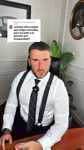 Respuesta a @Juani  Respondemos a esta consulta sobre el mínimo de años cotizados por enfermedad común para tener acceso a una incapacidad permanente. - Con menos de 31 años, tienes que haber cotizado al menos un tercio del tiempo desde los 16 hasta la fecha de la incapacidad. - Con más de 31 años, se exige un cuarto del tiempo desde los 20… y además un mínimo de 5 años dentro de los últimos 10.