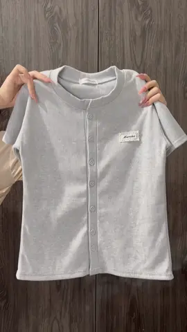 Chỉ 5.5 cho chiếc áo babytee đơn giản mà đẹp nè mấy bà ơi, phối quần suông hay chân váy đều oki nha #xuhuong #moingaymotoutfit #tiepthilienket #viralvideo #aobabytee 