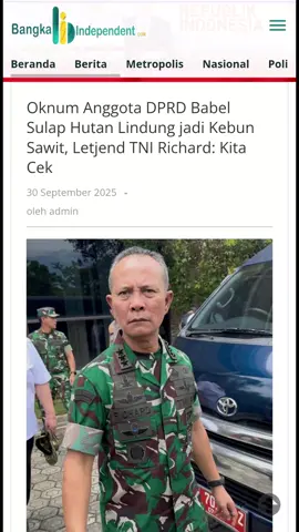 #satgaspkh #sawitilegal #oknumdprdbabel #jampidsus #fyp  Oknum Anggota DPRD Babel Sulap Hutan Lindung jadi Kebun Sawit, Letjend TNI Richard: Kita Cek!! BIN, PANGKALPINANG - Puluhan hektar hutan lindung di Desa Sebagin, Kecamatan Simpang Rimba, Kabupaten Bangka Selatan (Basel) diketahui disulap menjadi perkebunan kepala sawit. Informasi yang berhasil dihimpun menyebutkan bahwa puluhan hektar perkebunan kelapa sawit dikuasai oleh salah satu oknum anggota DPRD Bangka Belitung (Babel) berinisial YM. Menanggapi hal ini, Wakil Ketua Satgas PKH Letjend TNI Richard T.H Tampubolon menyatakan bahwa saat ini Satgas PKH belum mendapat laporan informasi terkait puluhan hektar hutan lindung di Sebagin Basel yang beralih fungsi menjadi perkebunan kelapa sawit.  Kendati demikian, Letjend TNI Richard berjanji akan segera mengecek hal tersebut. “Kami belum mendapat laporan itu,” katanya saat dikonfirmasi babelterkini.com, Selasa (30/9/2025) bertempat di Smelter Tinindo Ketapang Pangkalpinang. “Nanti saya cek, saya cek,” tegasnya. Untuk diketahui, peralihan fungsi hutan lindung menjadi perkebunan kelapa sawit tak hanya terjadi di Sebagin Basel. Di Belitung tepatnya di Sijuk Sungai Padang ratusan hektar hutan lindung kini beralih fungsi menjadi perkebunan kelapa sawit. Nama bos ternama Belitung, Ationg disebut sebagai pemilik. Kasus yang semulanya sempat ditangani Kejaksaan Negeri (Kejari) Belitung kini tak jelas juntrungannya. (red)