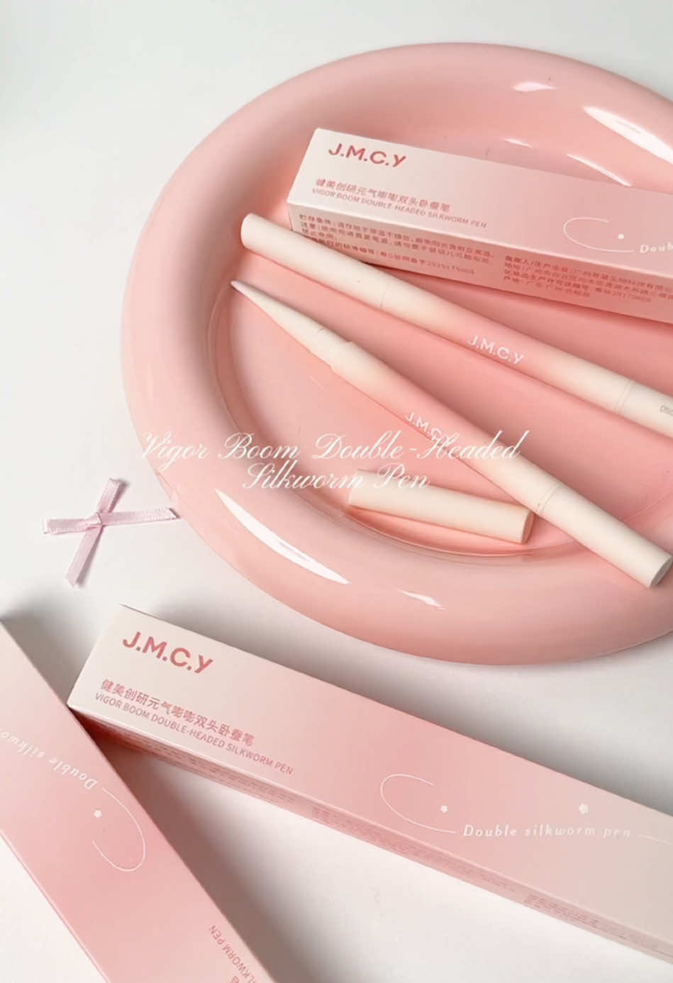 A little glow under the eyes, and let your smile sparkle even sweeter! WCB #jmcy #jmcyph #jmcycosmetics #jmcyphilippines 