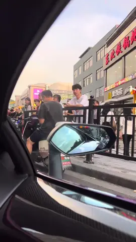 Vào thời điểm này, bạn có hiểu được ý nghĩa của việc trẻ trung và đầy triển vọng không?#Lamborghini 