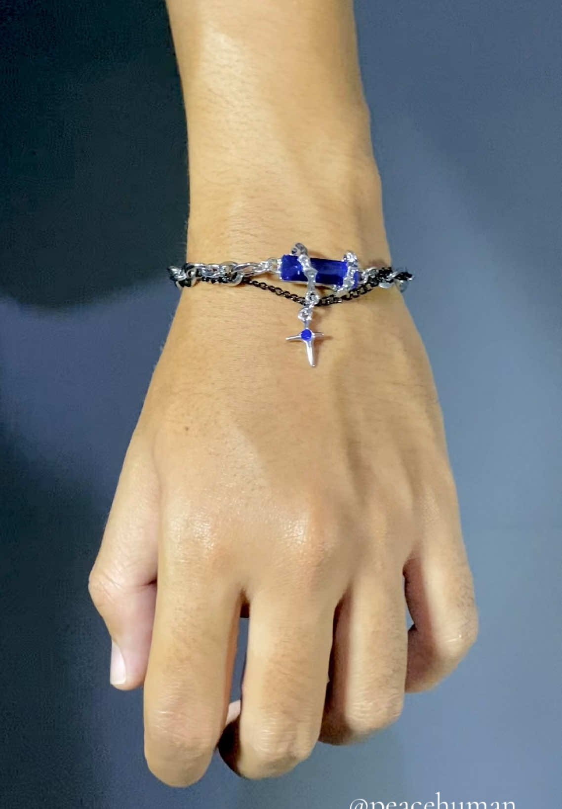 Gelangnya bisa dipake menyesuaikan ukuran pergelangan tangan kalian cees🤩 #aksesoris #gelangcouple #fyp #4u #gelangrantai 