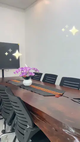 Rapat penting? Presentasi klien? Acara kecil, acara besar??  Di sini semua terasa lebih mudah. Meeting  room nyaman + fasilitas lengkap, semuanya tersedia di vision roastery tentunya 😃  yuk kunjungin sekarang juga untuk lokasinya di Bukit Kemiling Permai, Bandar Lampung #fyppppppppppppppppppppppp #cafe #genz #xyz #fypage 