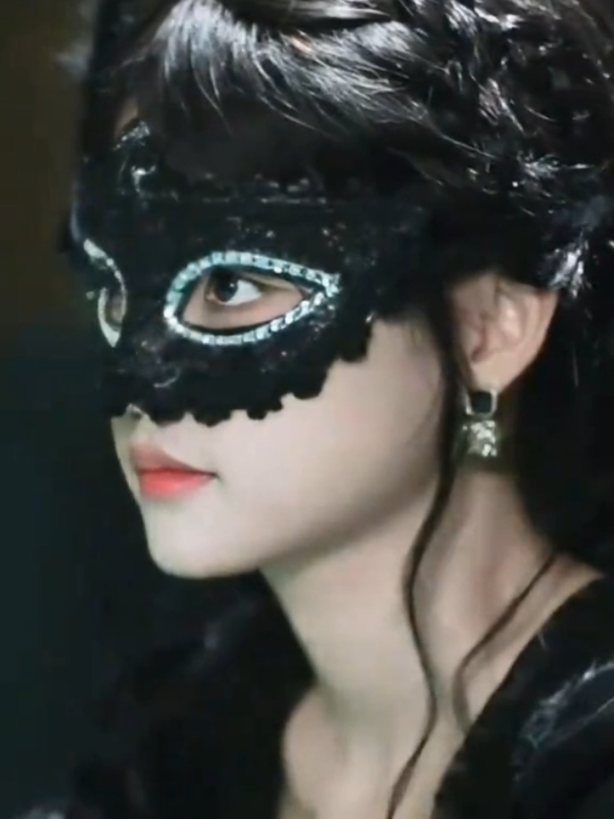 She's on Fire 🔥🔥🔥 #yulongmiemie #yuyang #yulong #yangmeimei #bts 