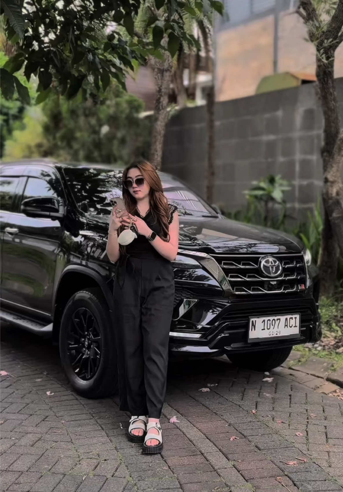 Cumi darat kalo dipake cewe emang gada obat sihh, apalagi kalo kak @Vironicaaa_2 yang bawa🤭🥰 TOYOTA FORTUNER VRZ GR SPORT 2.8 4x2 AT 2023 More Info? DM Us‼️ #henzomobilbekas #henzoautocar #toyota #fortuner #fortunervrz 