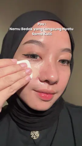 Powder foundation baru yang langsung blend in sama kulit. Coverage ✅ Flawless ✅ Confidence ✅ #compactpowder #perfectcover #powderfoundation #makeovermastershade #mymastershade