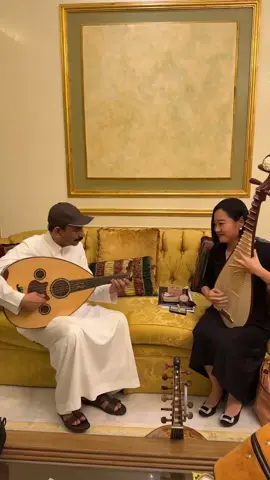 العازفة الصينية @joo_zhao في ضيافة الدكتور #عبادي_الجوهر في منزله #السعودية #الصين 