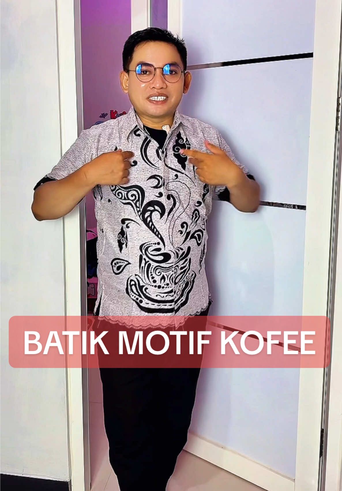 Baru tau ya ada kemeja batik motif kofee. #kemejabatik #kemejabatikpria #kemejabatiklenganpendek 