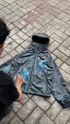 Heat reactive jacket dirtybusiness ready at website and market place #dirtybusinessco #thermochromicjacket 