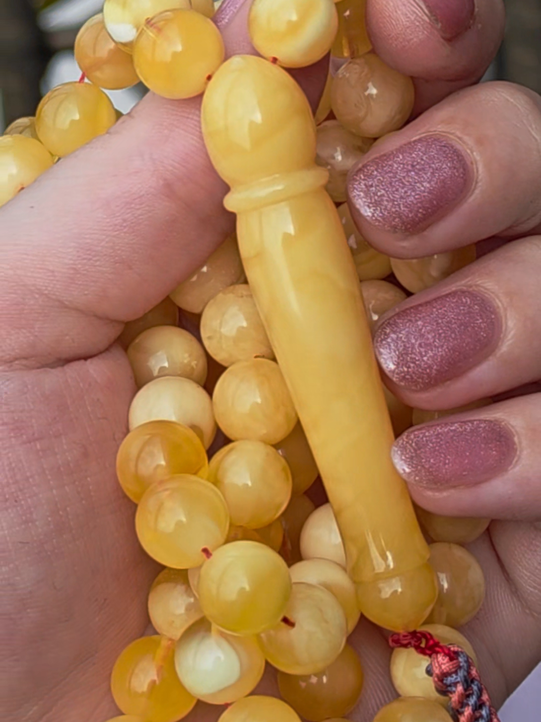 This tasbih's design is truly timeless. Who do you see wearing this beautiful piece? We'd love to hear your thoughts! ✨ 71 Beads Natural Cloudy Amber Tasbih - Elegance in Your Hand ✨ Key Features: 🔹Top Quality Natural Baltic Amber from Poland - 100% Natural 🔹Delicate Light Pink Tassel: Adds a touch of refined elegance. 🔹Long Imam: Ensures comfortable and easy handling. 🔹Bead Size: 9-9.5mm 🔹Weight: 35.4g Fast Delivery Across the Gulf! We deliver from Singapore to: 🇸🇦 Saudi Arabia 🇴🇲 Oman 🇰🇼 Kuwait 🇶🇦 Qatar 🇧🇭 Bahrain 🇦🇪 United Arab Emirates (1-3 working days delivery) Visit Our Online Store: https://shop.amberbalticjewellery.com/ #AmberRosary #AmberMisbaha #AmberTasbih #LuxuryPrayerBeads #RosaryCollectors 