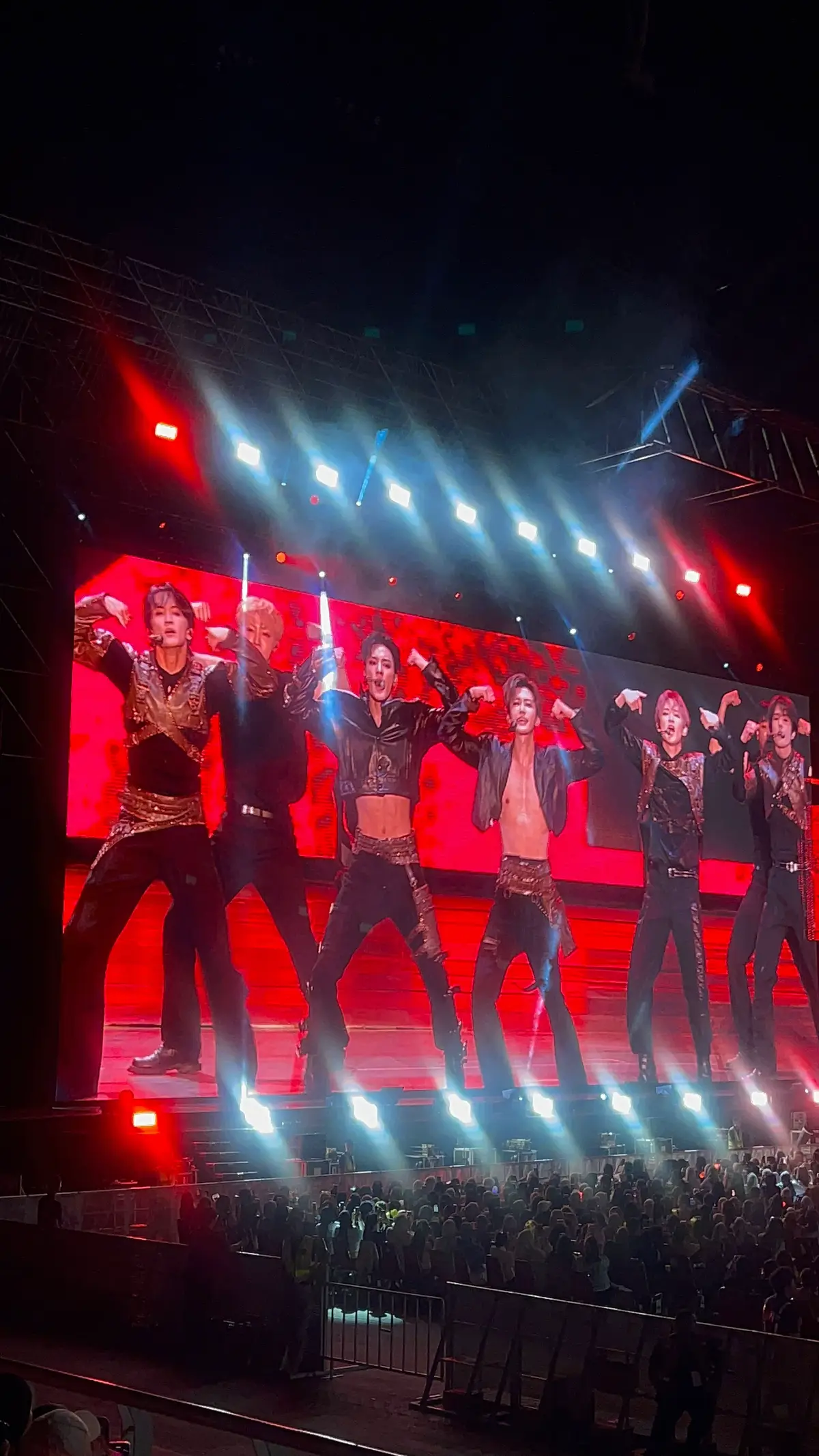 lg buka galeri kaget ternyata ini ke capture pas lg nge fancam… #nctdream 