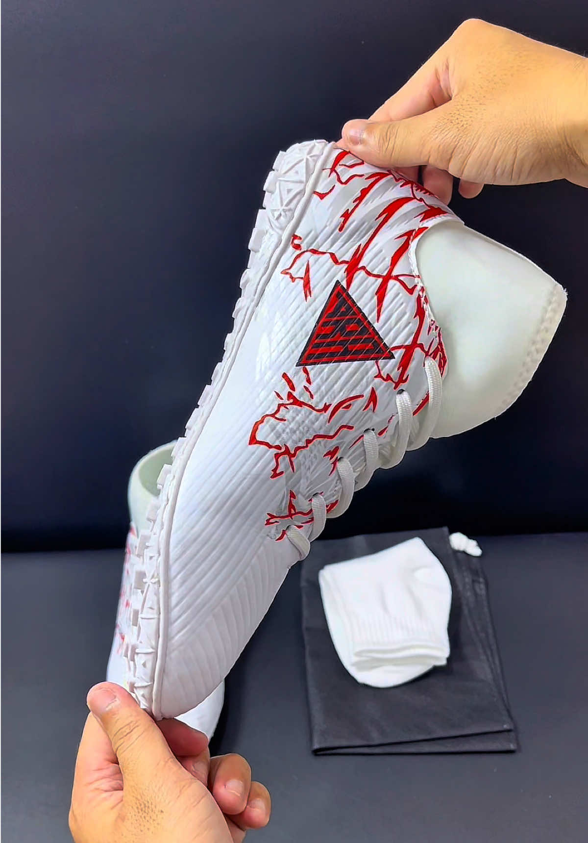 Gợi ý mẫu giày đá bóng cổ cao #BóngĐá #Football #giàyđábanh #reviewgiaydabanh #giàyđábóng       