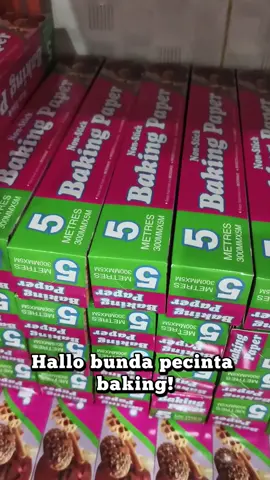 Praktis & multifungsi di dapur! ✨ Baking paper aluminium hadir untuk memudahkan aktivitas masak & baking. ✅ Anti lengket ✅ Tahan panas ✅ Bisa untuk oven, kukusan, sampai bungkus makanan Cocok banget buat kebutuhan rumah tangga maupun usaha kuliner 💕 #masukberanda #fyp #belanja #bakingpaper 