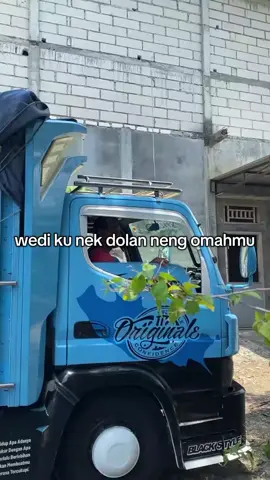 #trukmaniaindonesia #truklovers #drivermuda #trukstory 