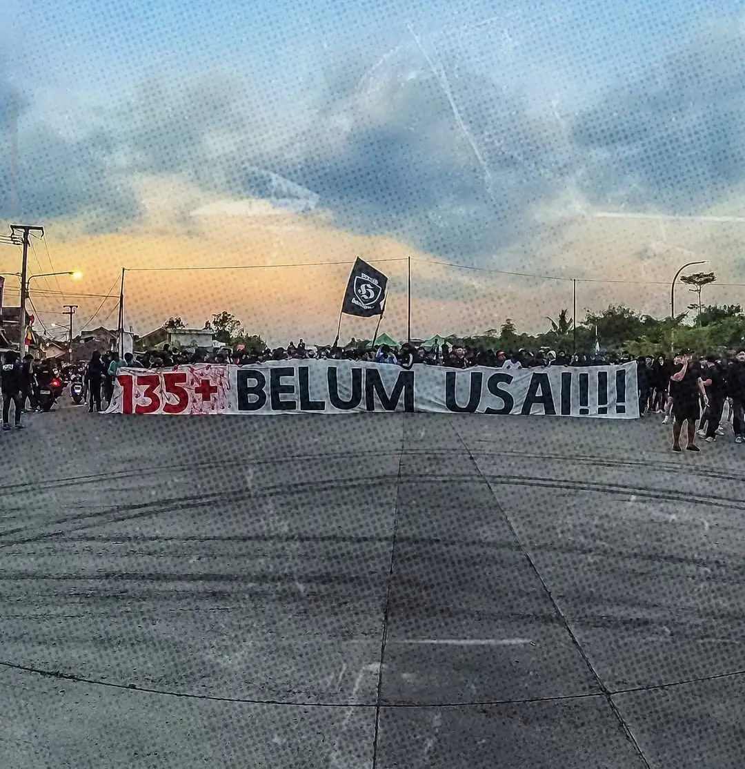 135 BELUM USAI🥀  al-fatihah untuk para korban tragedi kanjuruhan 🕊🥀 #arema #tragedikanjuruhan #aremania #bobotoh #fyppppppppppppppppppppppp 