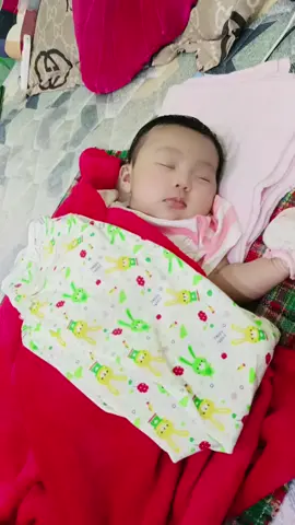 သမီးလေးရှိရင်အရာရာပြည့်စုံပီ🥰🥰🥰😘😘 #မြင်ပါများပီးချစ်ကျွမ်းဝင်အောင်လို့🤒🖤  #fypပေါ်ရောက်စမ်း😒👊🏻မရောက်လည်းနေ🥴  #ရောက်ချင်တဲ့နေရာရောက်👌 