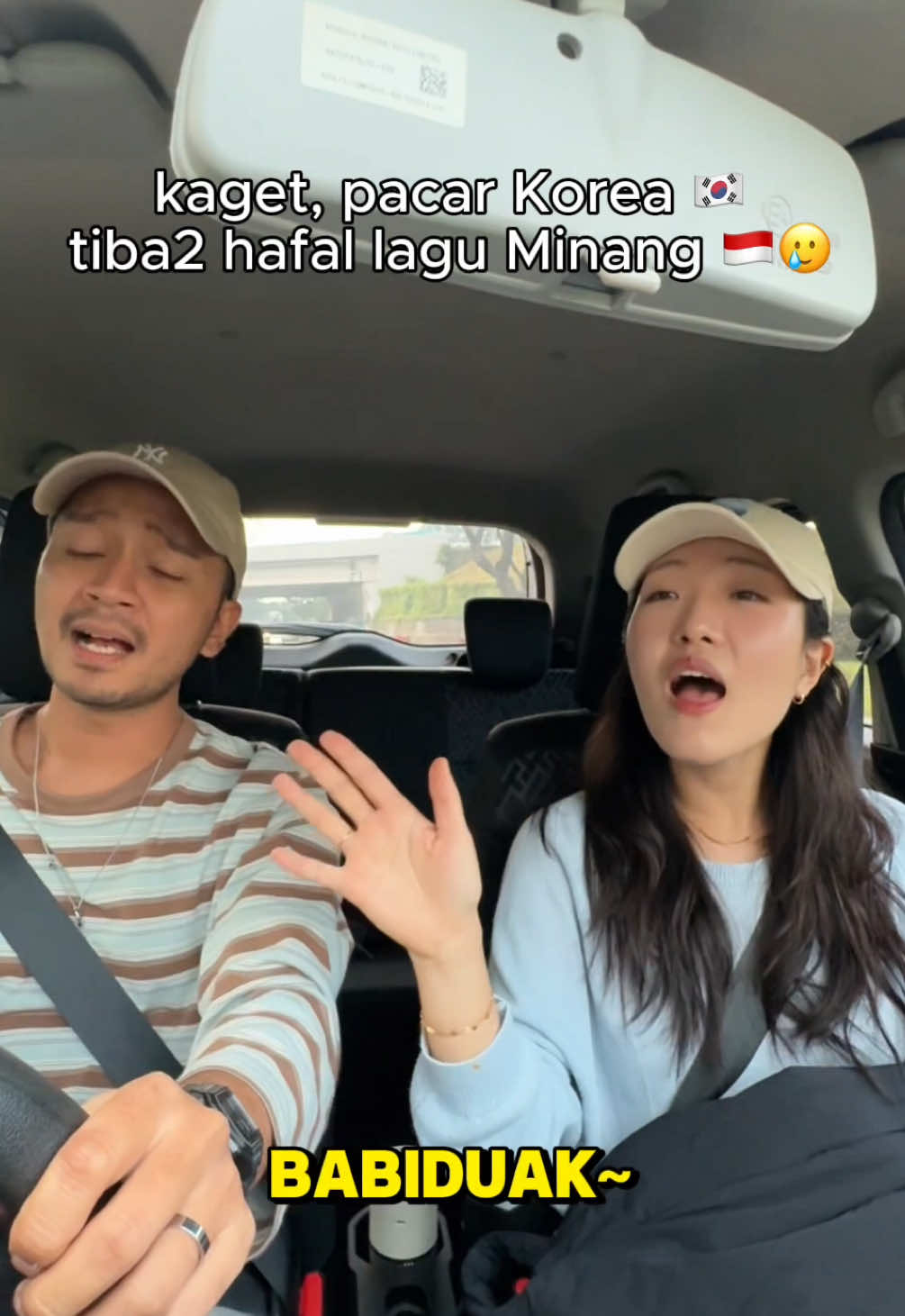 setiap hari diputerin lagu ini, tiba2 udah hapal aja dia 🥲 #laguminang #minang #urangawak #koreaindonesiacouple #fyp 