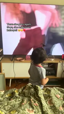 This is her practicing the steps 🤣 #katseyegap #katseyeph #katseye  notice this precious @KATSEYE 🥹❤️ Ps. Sophia is her bias HAHA