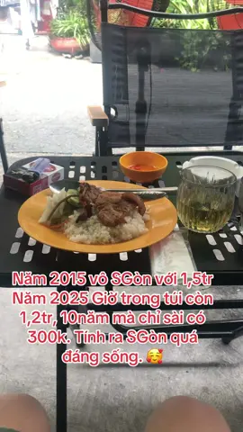 Ai đồng quang điểm zơ tay. Sài Gòn thật đáng sống.🥴