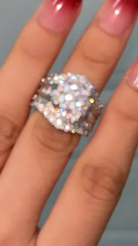 I see why this ring is viral and is selling out it’s freaking gorgeous and so elegant!#solivinering #weddingring #S925 #statementearrings #sterlingsilverjewelry #engagementring 