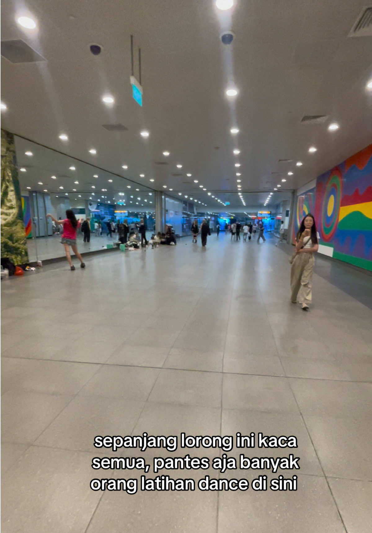 tapi serius deh kece2 semua, btw ini stasiun mrt singapore  #fyp #travel #singapore 