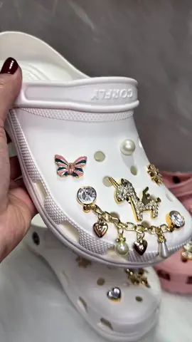 🤑🛍️Sandália Babuche com pingentes. Diversas cores e tamanhos. Produto de primeira linha, alta qualidade!! 