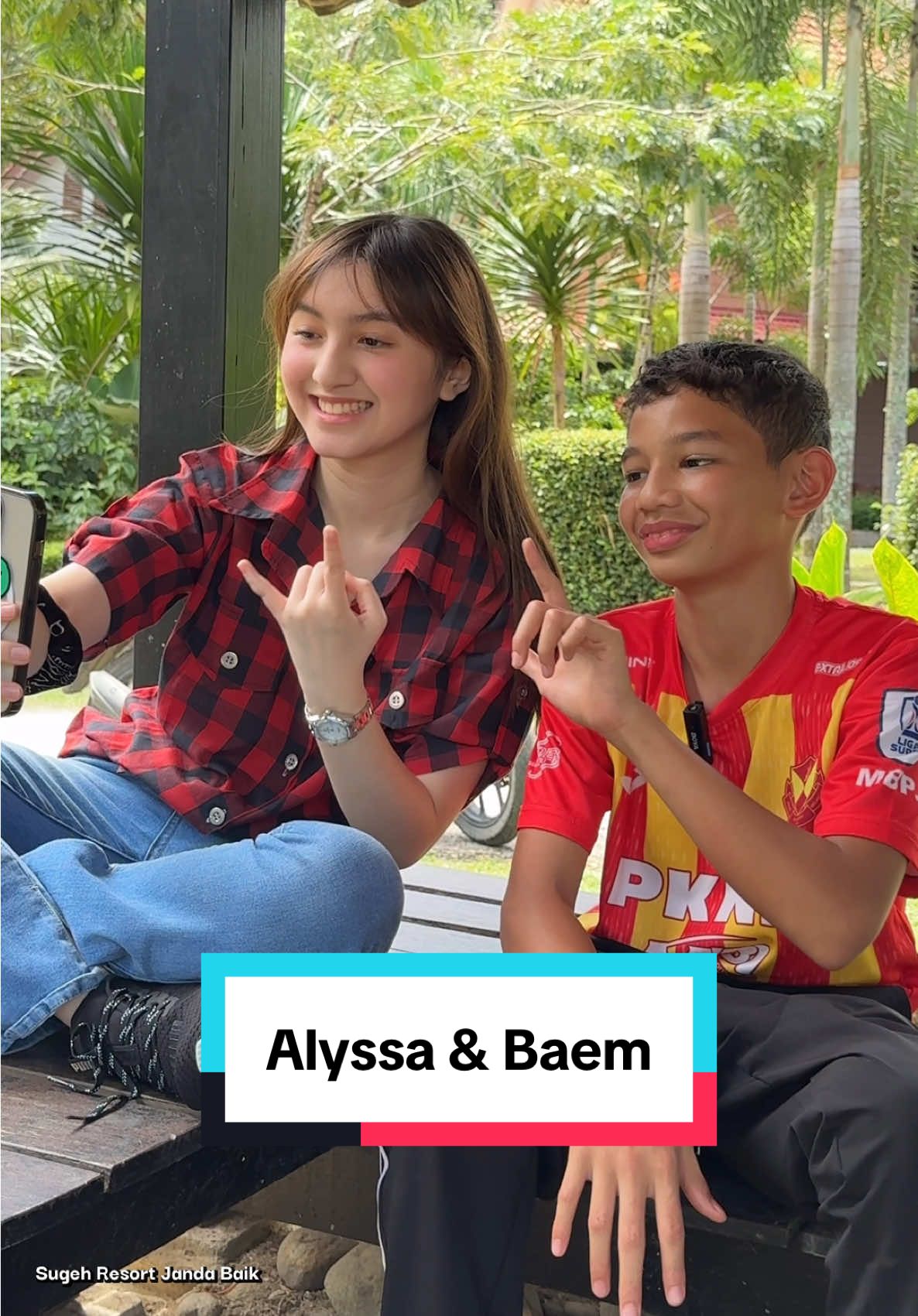 Awww sweet nya Alyssa Dezek dengan Baem di Sugeh Resort Janda Baik