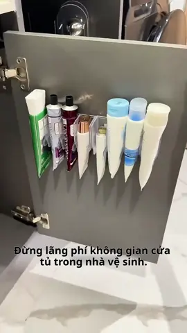 Đó là một cách tốt để chi một ít tiền để làm cạn kiệt không gian. Lần này, không có chỗ để đặt sữa rửa mặt, kem đánh răng, kem dưỡng da tay, thuốc mỡ nhỏ, v.v. Nó dễ dàng để làm sạch và lấy, nhưng cũng rất thuận tiện.