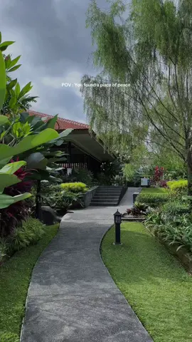 ✨ Found a little peace spot in Purwokerto @SAWAH ATOK RESTORAN 🌿 Luas, asri, and super comfy vibes. Food options juga banyak & tasty, cocok banget buat chill time. Every corner feels so pleasing to the eyes — totally instagrammable 📸 📍 Sawah Atok #sawahatok #purwokerto #baturaden #jateng #jelajahkuliner 