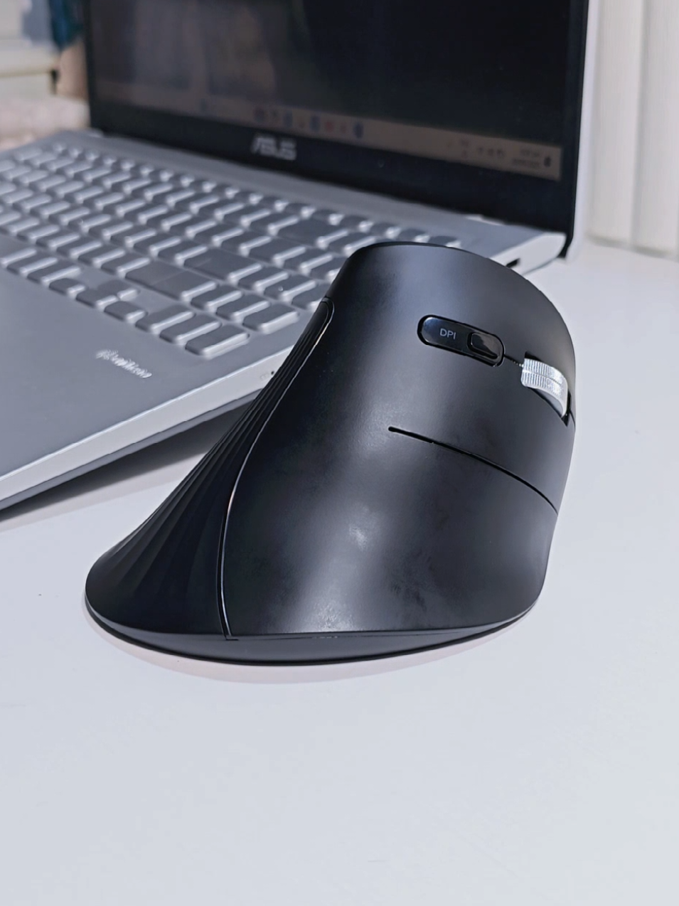 UGREEN Ergonomic Vertical Mouse #verticalmouse #ergonomicmouse #ugreenmouse #bluetoothmouse #ugreen 